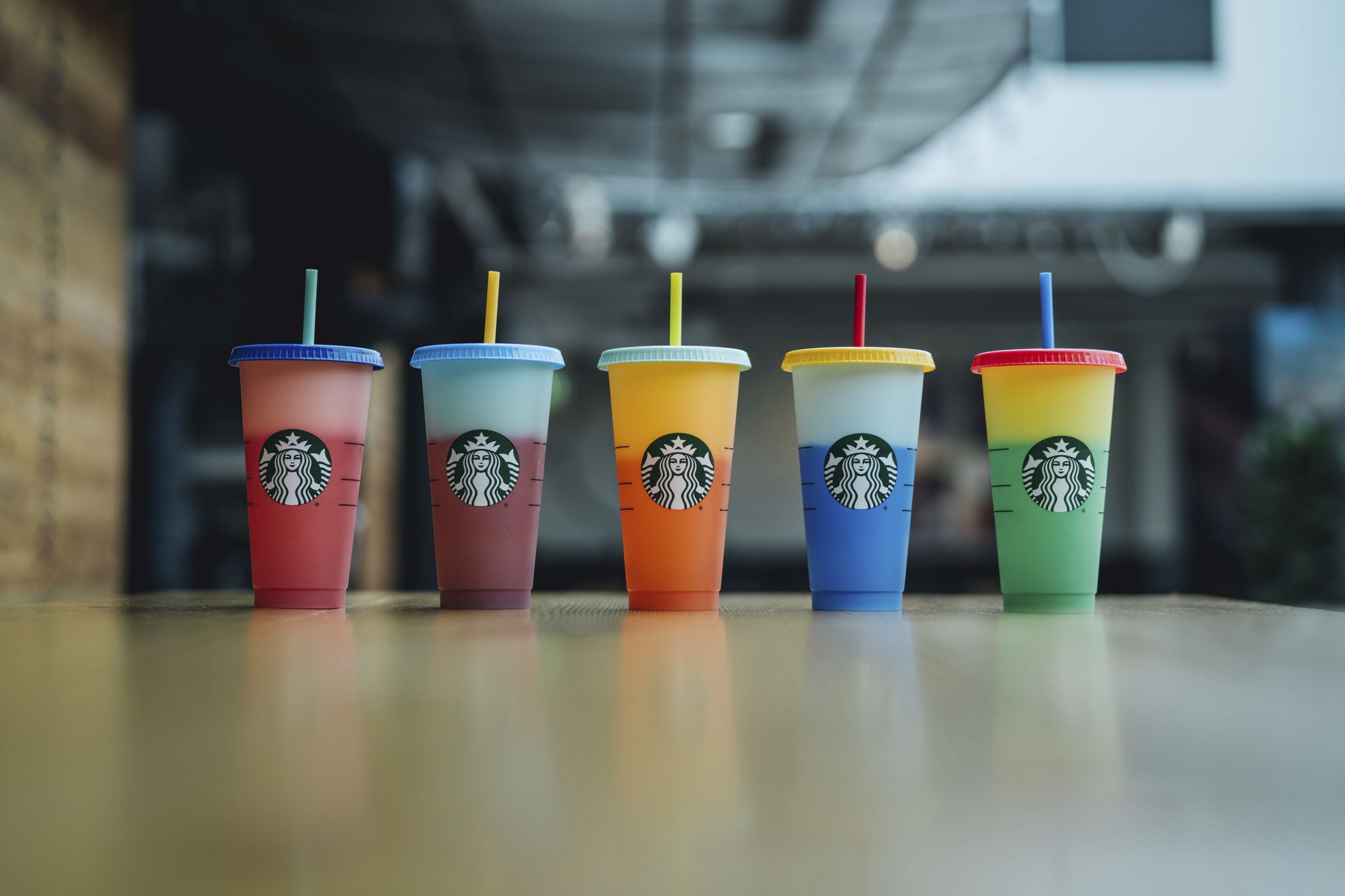 starbucks-introduces-color-changing-cups