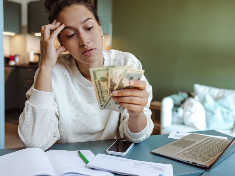 Experts Share The Top Personal Finance Tips Everyone Should Know