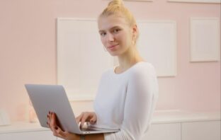 Carrying Your Laptop The Wrong Way Could Harm You